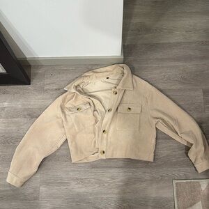 Khaki colored women’s shacket. Size large and fits a bit more cropped.